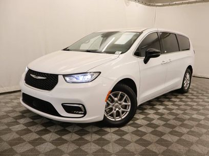 Used 2024 Chrysler Pacifica Touring-L