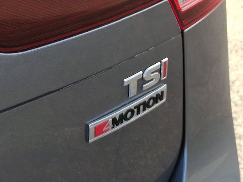 Used 2018 Volkswagen Tiguan SE image 34