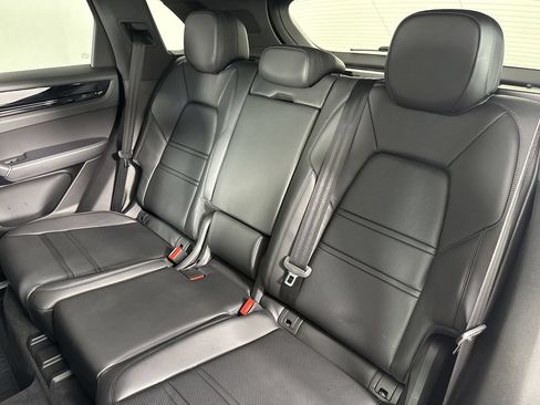 Certified 2023 Porsche Cayenne AWD/4WD image 22