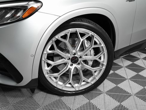 Used 2024 Mercedes-Benz GLC 43 AMG 4MATIC image 30