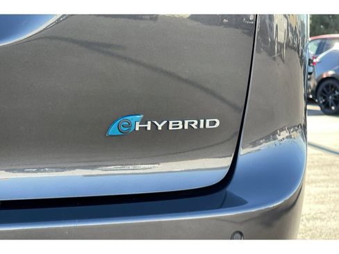 Used 2021 Chrysler Pacifica Touring w/ Uconnect Theater Family Group image 46