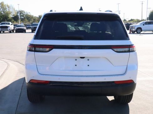 New 2025 Jeep Grand Cherokee Altitude image 22