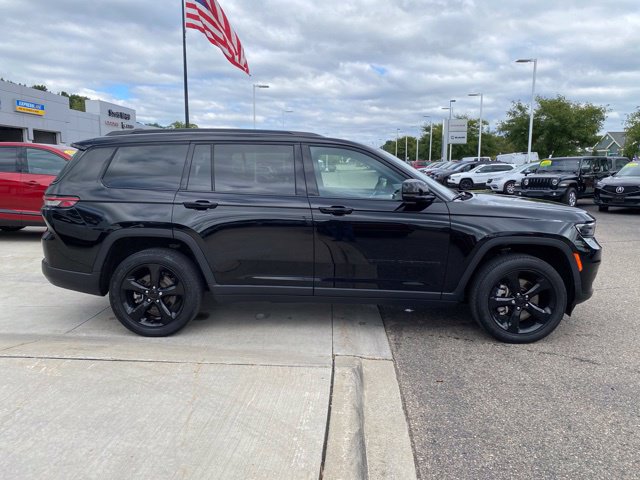 Used 2023 Jeep Grand Cherokee L Altitude AWD/4WD image 2