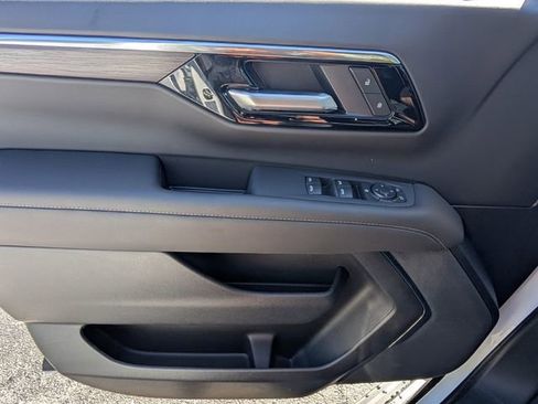 New 2026 Chevrolet Suburban LS image 10