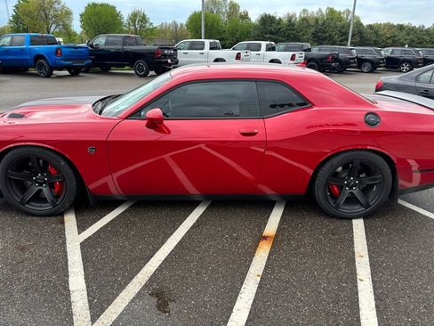 Used 2017 Dodge Challenger SRT Hellcat RWD image 9