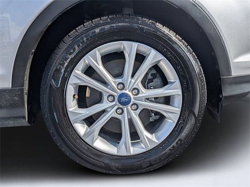 Used 2018 Ford Escape SEL image 9