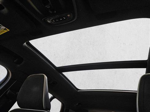 Used 2019 Volvo XC40 T5 R-Design AWD/4WD image 15