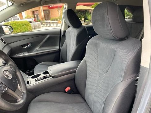 Used 2013 Toyota Venza LE FWD image 10