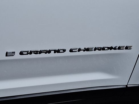 New 2025 Jeep Grand Cherokee Limited w/ Trailer Tow Package image 16