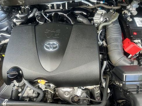 Used 2021 Toyota Highlander XLE FWD image 21