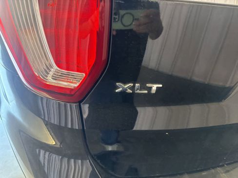Used 2017 Ford Explorer XLT w/ Equipment Group 201A FWD image 12
