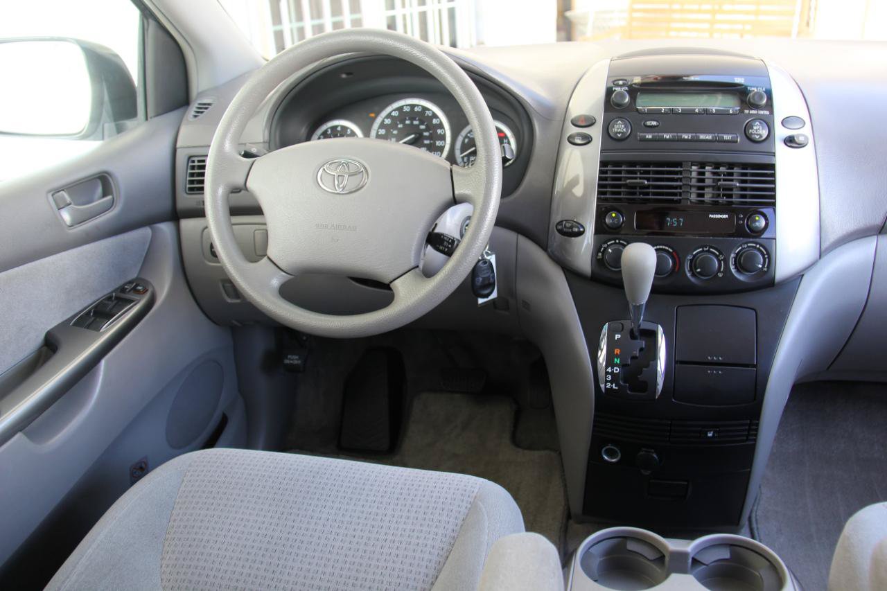 Used 2007 Toyota Sienna CE FWD image 9