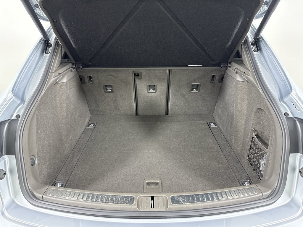 Certified 2024 Porsche Macan AWD/4WD image 21