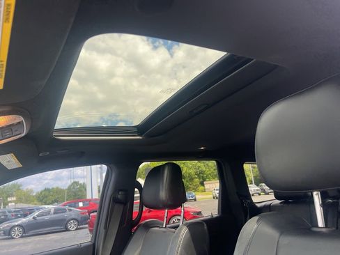 Used 2018 Jeep Grand Cherokee Altitude RWD image 10