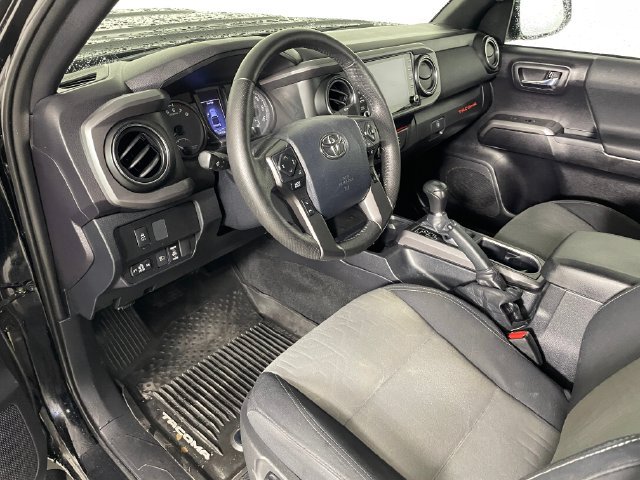 Used 2020 Toyota Tacoma TRD Sport w/ Technology Package AWD/4WD image 3