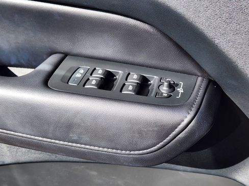 Used 2023 Volvo XC60 T8 Plus image 5