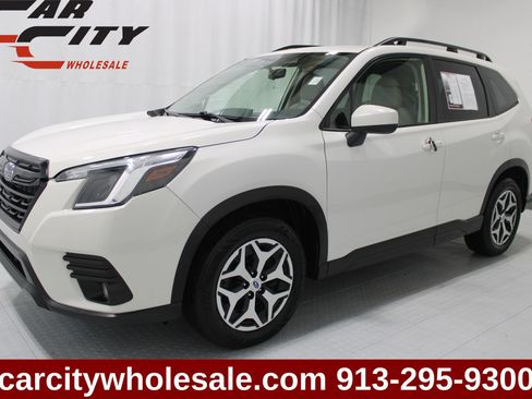 Used 2023 Subaru Forester Premium AWD/4WD image 1