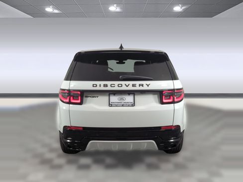 New 2025 Land Rover Discovery Sport Dynamic SE image 9