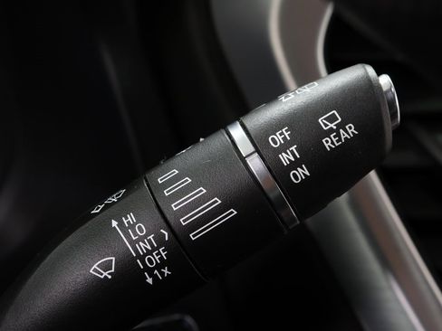 Used 2021 GMC Acadia SLE w/ Driver Convenience Package image 17