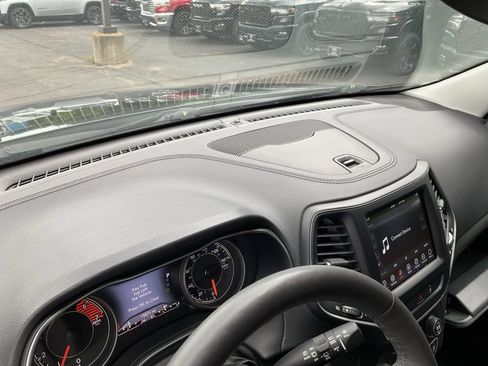 Used 2022 Jeep Cherokee Latitude Lux AWD/4WD image 47