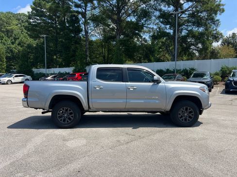 Used 2021 Toyota Tacoma SR5 RWD image 9