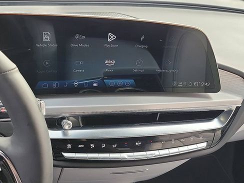 Used 2025 Cadillac Lyriq Sport image 11