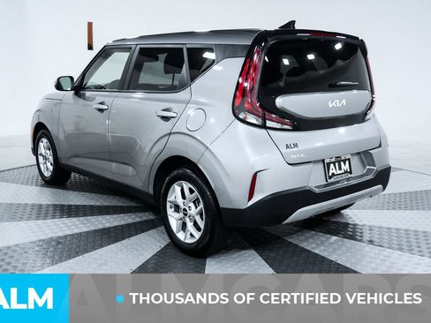Used 2025 Kia Soul LX w/ LX Technology Package FWD image 4
