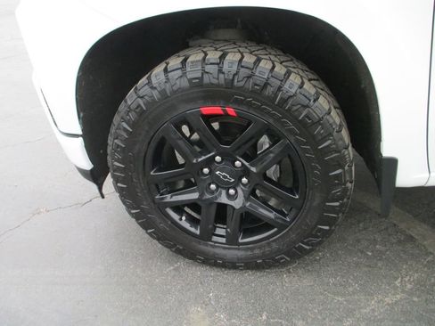 Used 2022 Chevrolet Silverado 1500 RST w/ Redline Edition AWD/4WD image 16