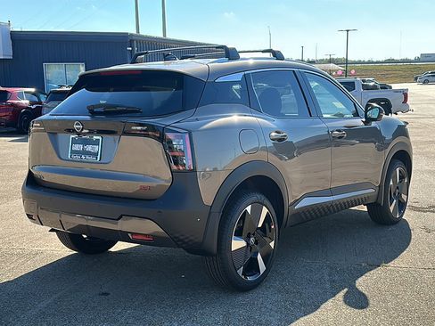 New 2026 Nissan Kicks SR image 8