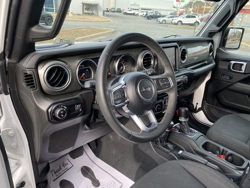Used 2023 Jeep Gladiator Overland image 11
