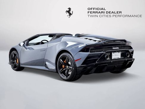 Used 2021 Lamborghini Huracan EVO image 3