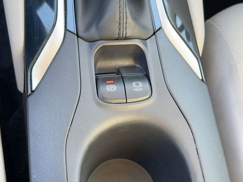 Used 2024 Toyota Corolla Cross L image 26