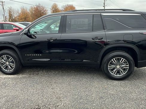 New 2026 Chevrolet Traverse LT image 8