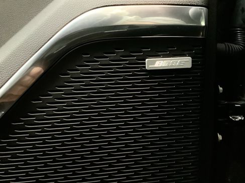 Used 2025 GMC Acadia Elevation image 14