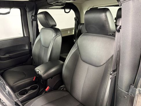 Used 2016 Jeep Wrangler Sahara image 14