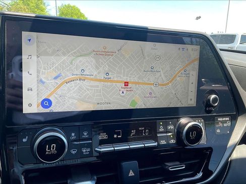 Used 2025 Toyota Highlander XLE image 33