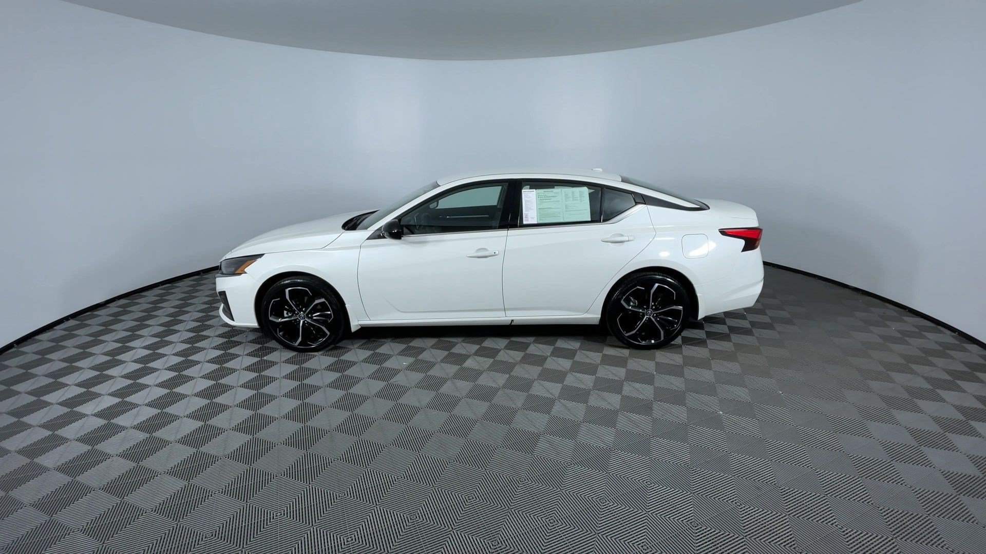 Certified 2025 Nissan Altima 2.5 SR AWD/4WD image 6