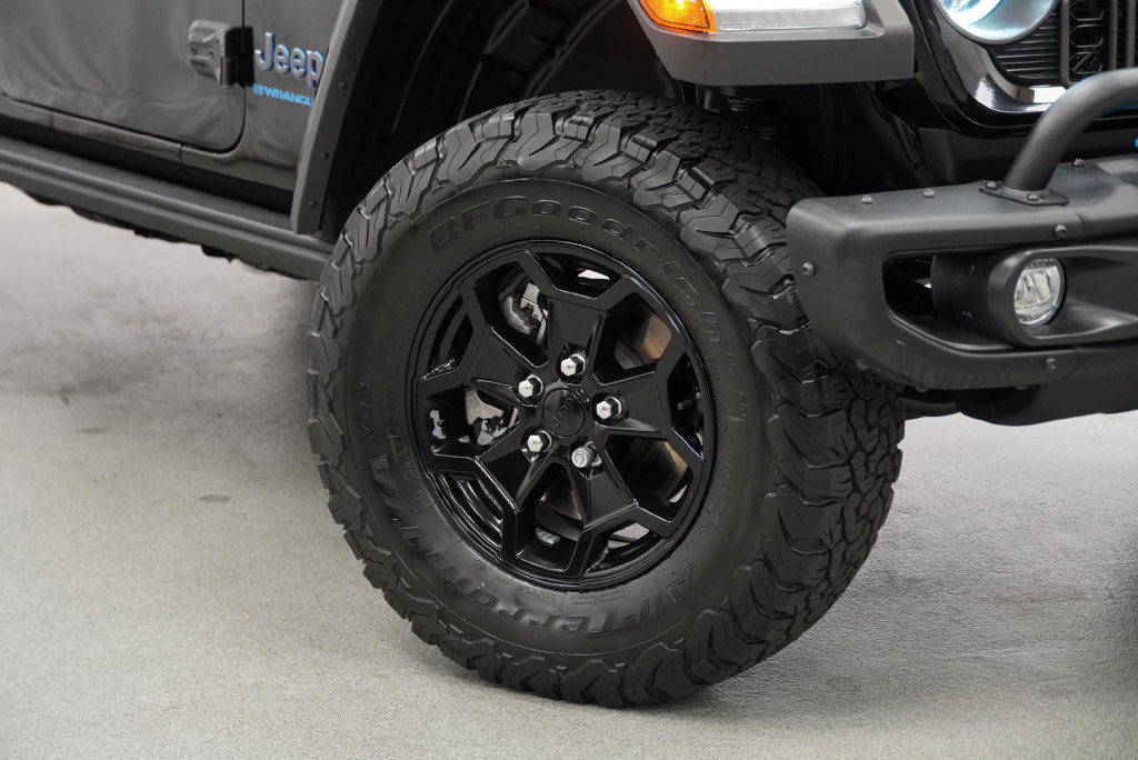 Used 2023 Jeep Wrangler Unlimited Rubicon 4xe AWD/4WD image 9