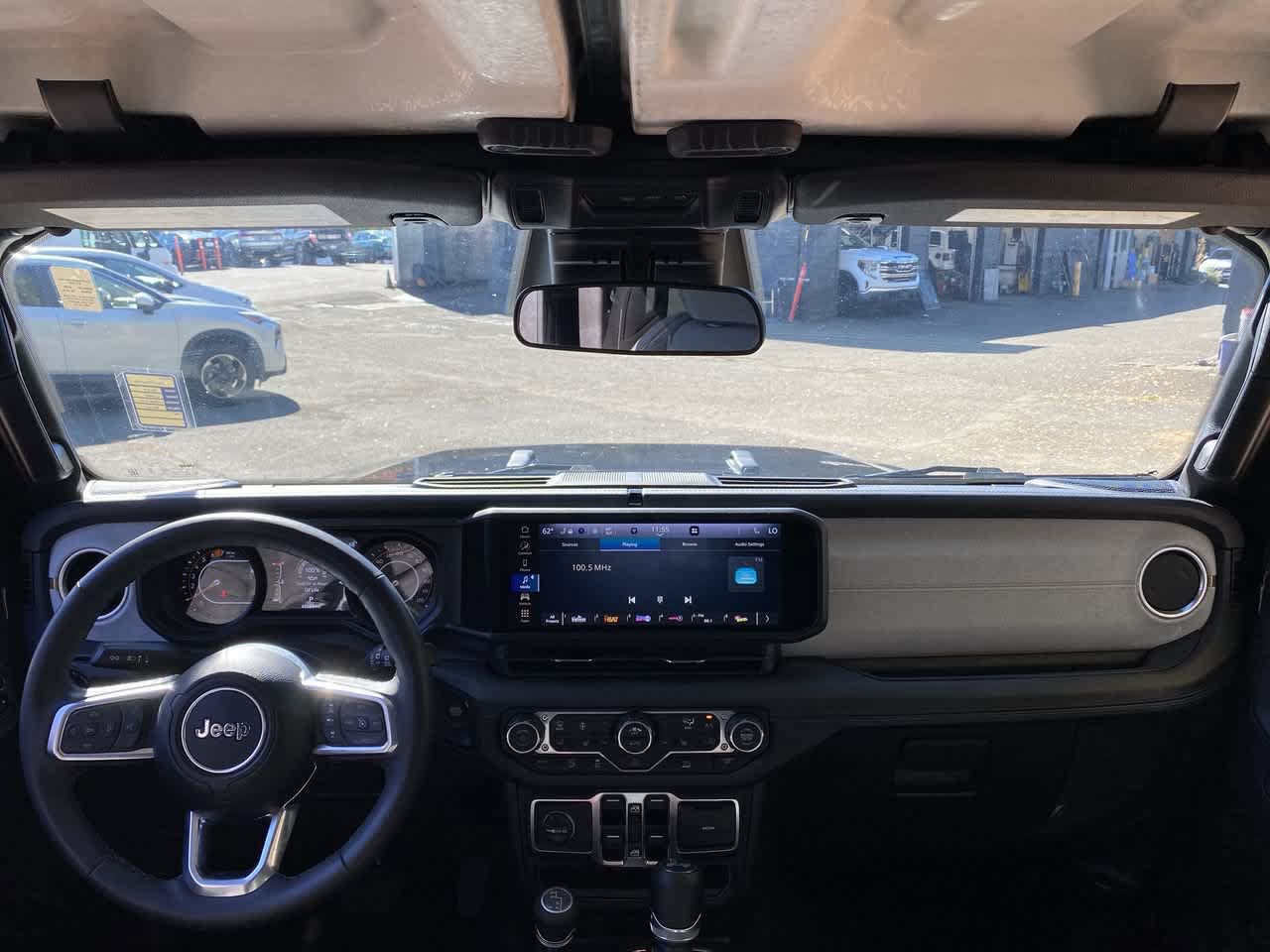 Used 2025 Jeep Wrangler Unlimited Sahara AWD/4WD image 11