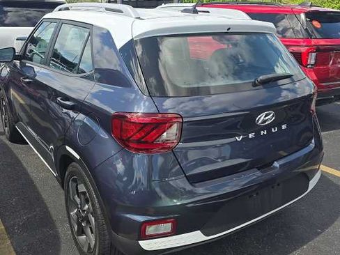 Used 2023 Hyundai Venue Limited w/ Cargo Package FWD image 4