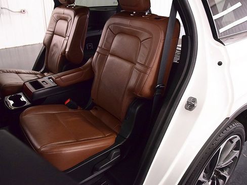 Used 2022 Lincoln Aviator Reserve w/ Equipment Group 201A image 33