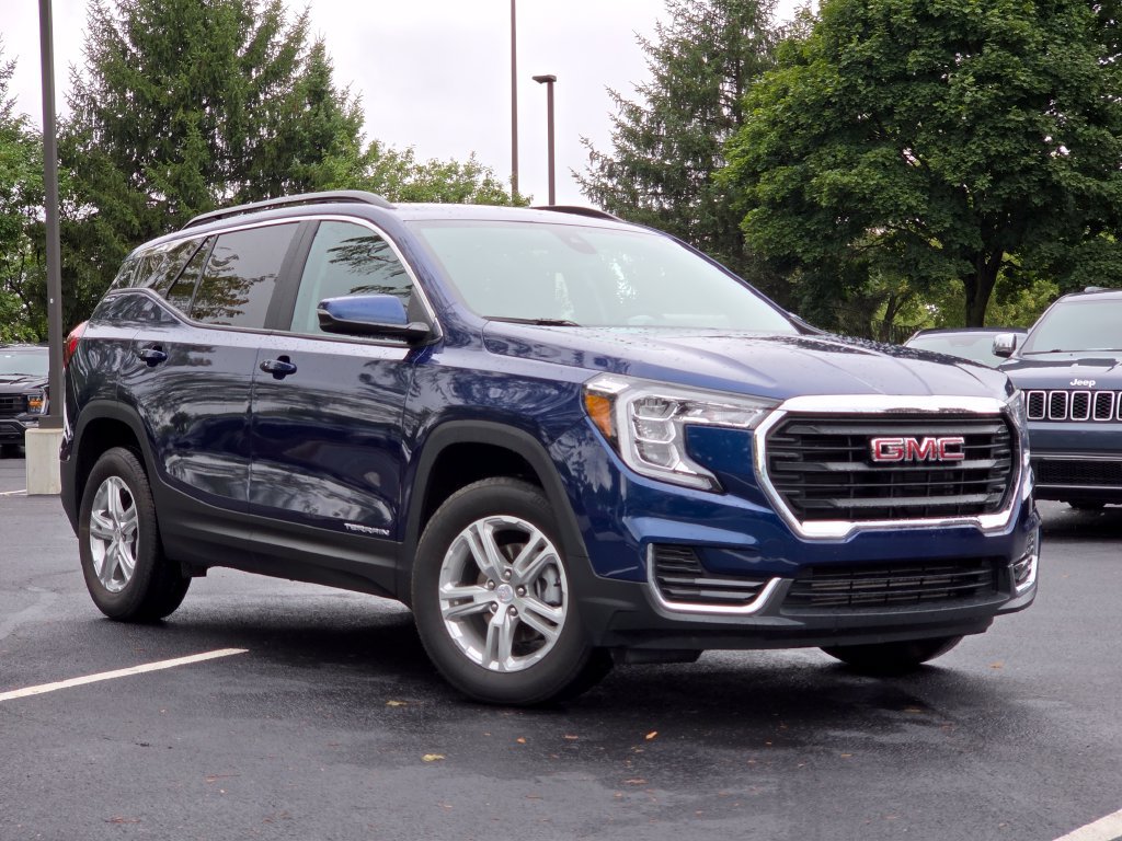 Used 2023 GMC Terrain SLE w/ Driver Convenience Package AWD/4WD image 1