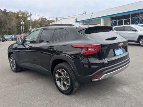 Certified 2025 Chevrolet Trax LT w/ LT Convenience Package image 6