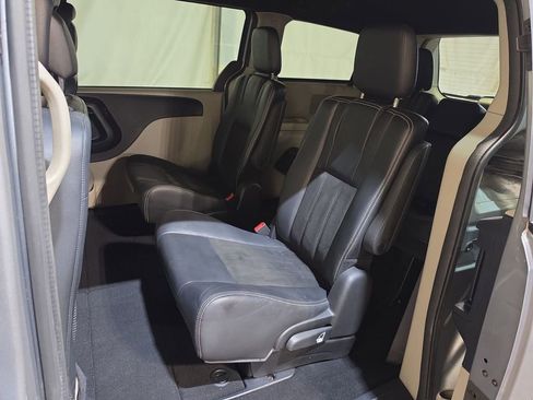 Used 2019 Dodge Grand Caravan SXT FWD image 23