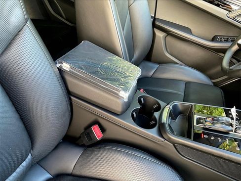 Certified 2025 Porsche Macan image 16