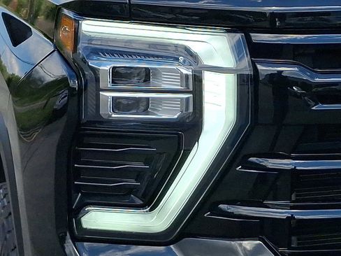 Used 2025 Chevrolet Silverado 2500 LT w/ Trail Boss Package AWD/4WD image 9
