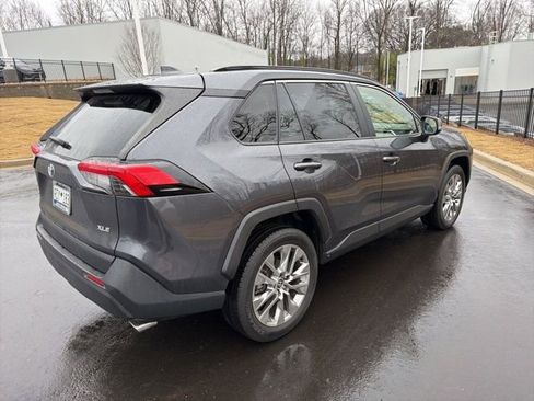 Used 2020 Toyota RAV4 XLE Premium image 7