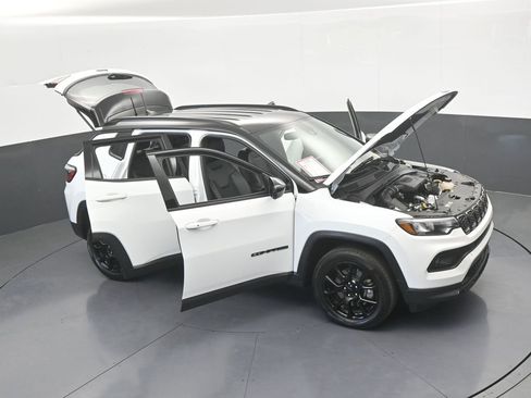 Used 2024 Jeep Compass Latitude w/ Convenience Group AWD/4WD image 67