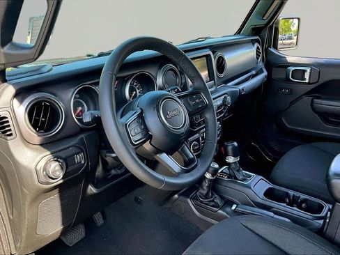 Used 2023 Jeep Gladiator Sport AWD/4WD image 12