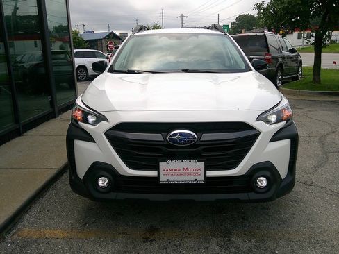 Used 2024 Subaru Outback Premium AWD/4WD image 3